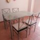 Mesa y cuatro sillas