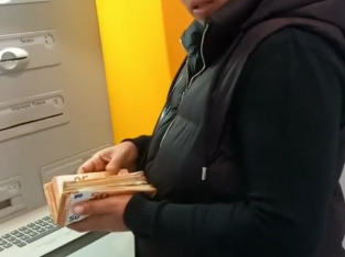 Estoy muy feliz de haber obtenido un crédito confiable.