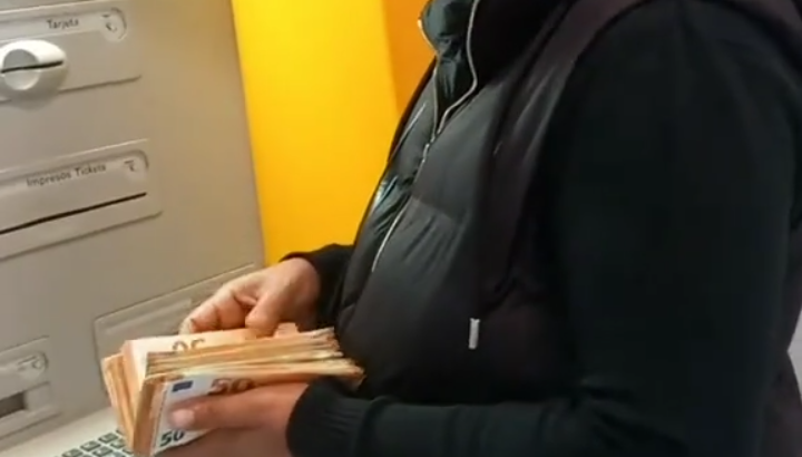 Estoy muy feliz de haber obtenido un crédito confiable.