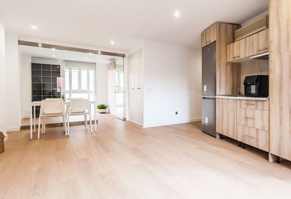 montador de suelos de maderas laminados