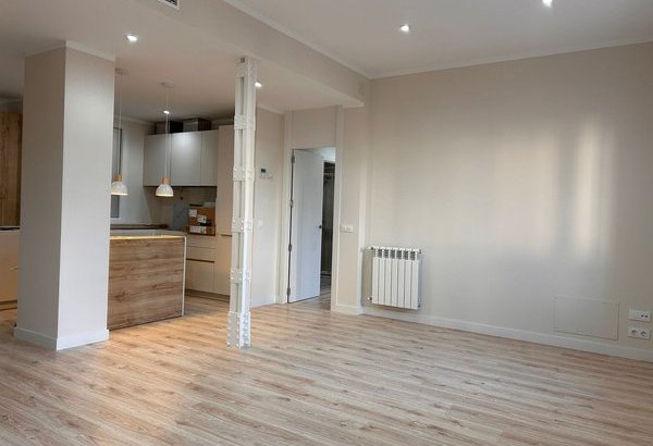 montador de suelos de maderas laminados